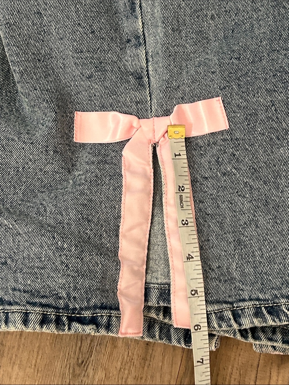 No Boundaries Light Wash Barrel Jeans with Pink Bow Accents - Picture 9 of 10